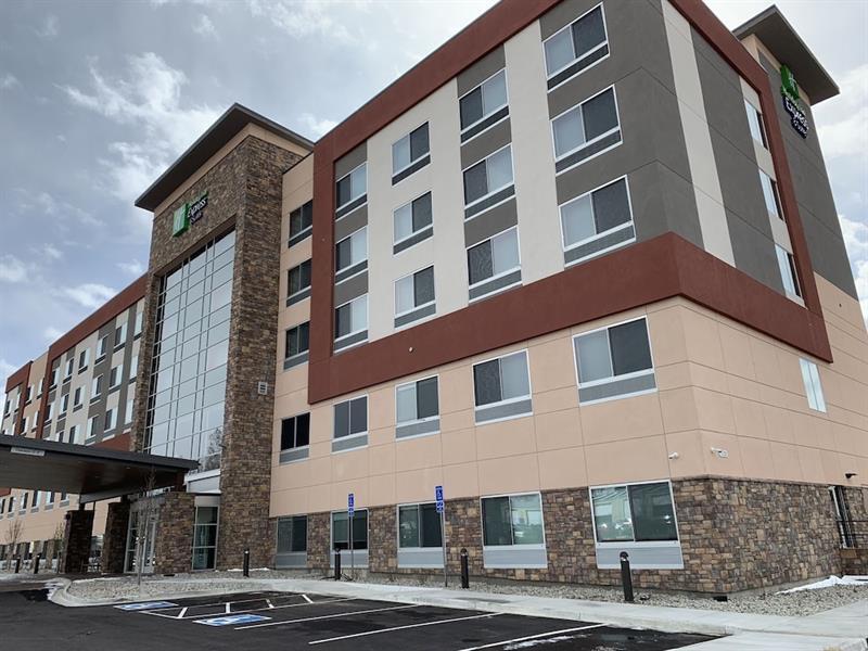 Holiday Inn Express&Suites - Aurora Medical Campus, an IHG Hotel Exterior foto